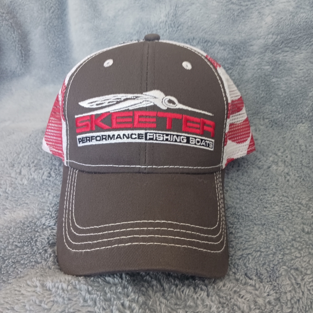 Skeeter Performance Fishing Cap - Red and Gray
